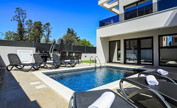 5 bedroom beautiful home in Zaton 3