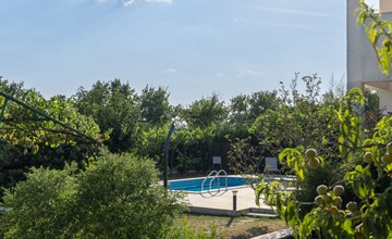 attraktive Wohnung mit privatem Pool 3