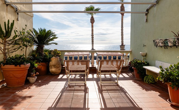 La Loggia sul mare 1