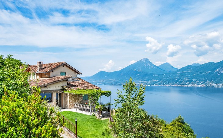 Villa mit schönem Seepanorama und Naturteich 1
