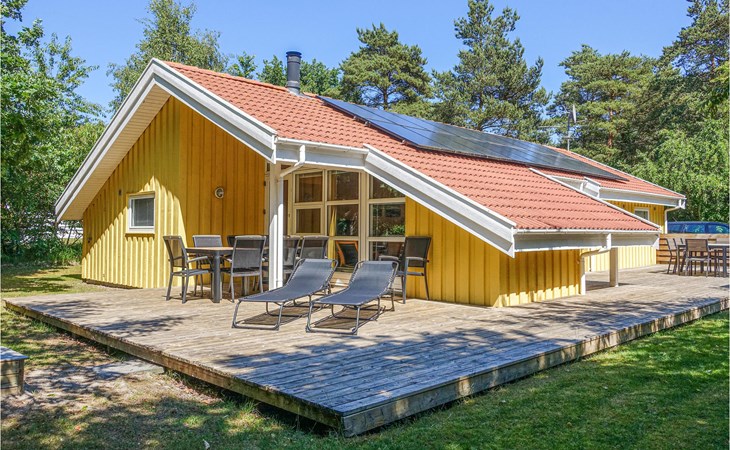 Stunning home in Aakirkeby with kitchen 1