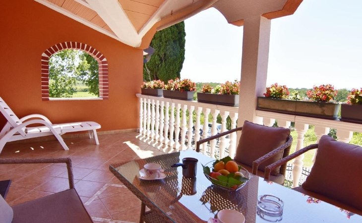 Klimatisierte Wohnung in Valica mit Großem Garten 1