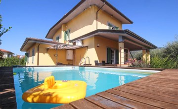 Beautiful home in Capezzano Pianore 2