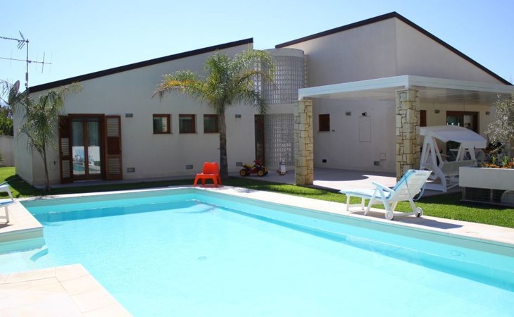 Villa in Sizilien am Meer mit beheiztem Pool 1