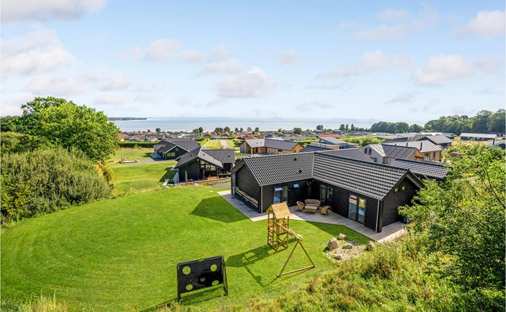 Gorgeous home in Sjølund with kitchen 1