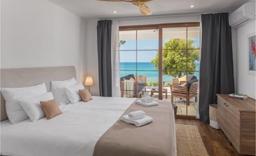 Luxury Beach Villas Porto Bus 2