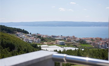 Beautiful apartment in Podstrana 2