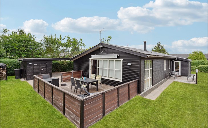 Nice home in Hejls with kitchen 1