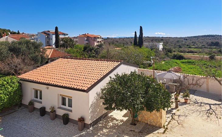 Amazing home in Medulin with kitchen 1