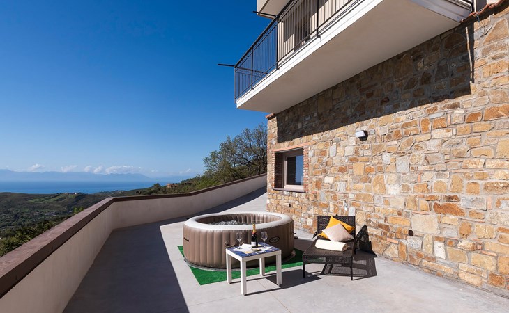Stunning home in Laureana Cilento 1