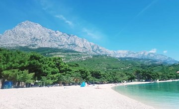 Weiße Idylle auf dem blauen Meer 2