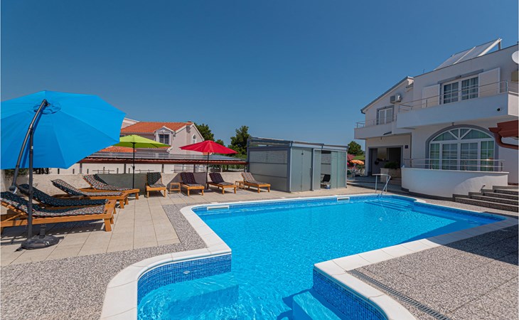 Stunning home in Brodarica 1