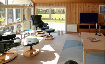 Nice home in Strandby with kitchen 2