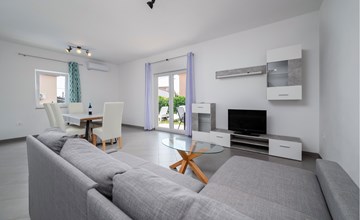 Beautiful home in Medulin with WiFi 3