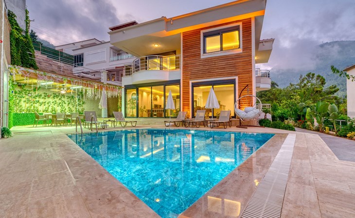 Luxuriöse Villa mit privatem Pool in Alanya 1