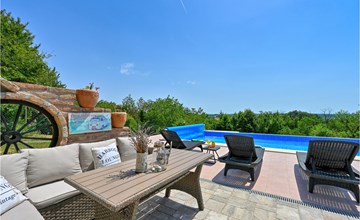 Lovely home in Kapela 3
