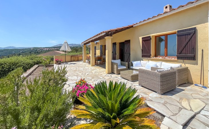 Nice home in MONS with private swimming pool, can be inside or outside 1