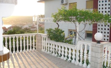 Jasmina für sechs Personen 2