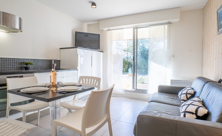 Die Füße im Wasser 1