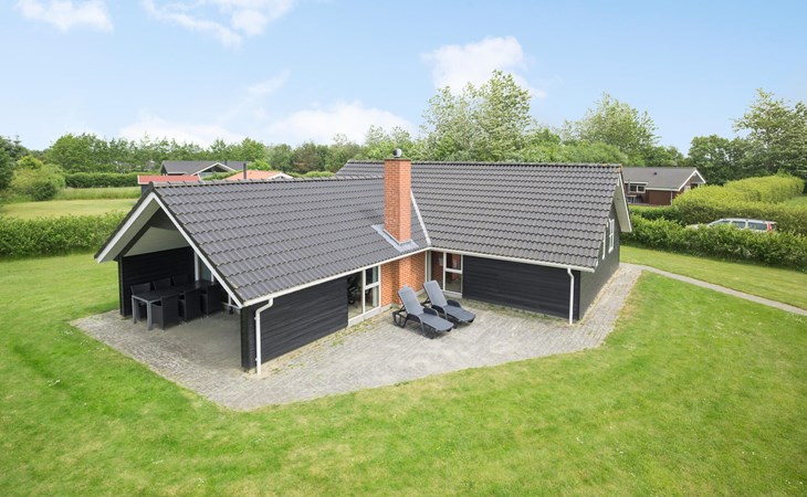 Gorgeous home in Hemmet with kitchen 1