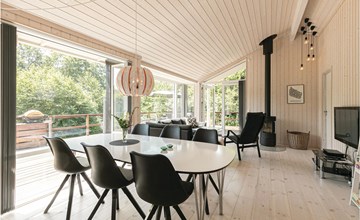 Lovely home in Aakirkeby with WiFi 3