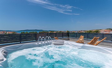 Nice apartment in Brodarica with sauna 2