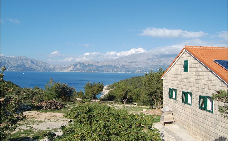 2 bedroom lovely home in Povlja 1