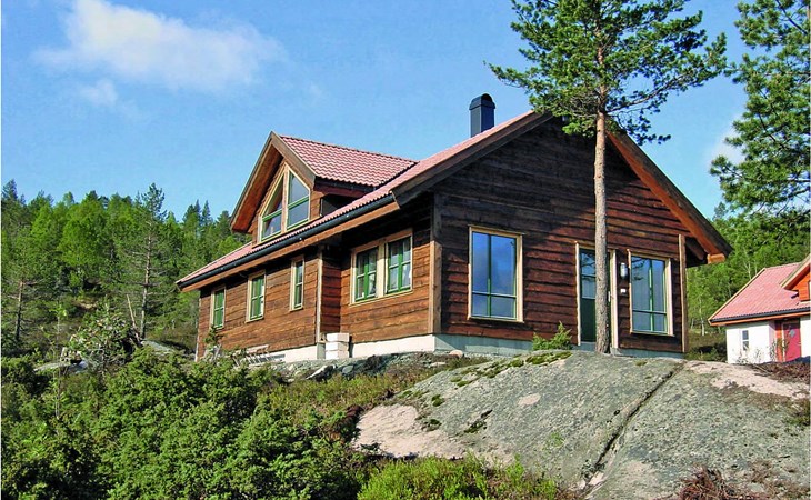 5 bedroom awesome home in Kvinlog 1