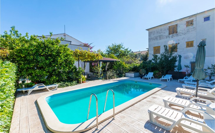 Lovely apartment in Kastel Stari 1