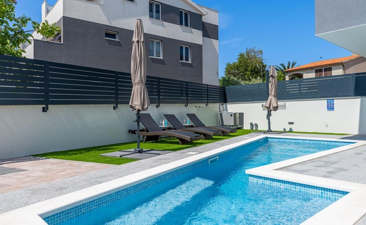Apartment Rose mit privatem Pool 1