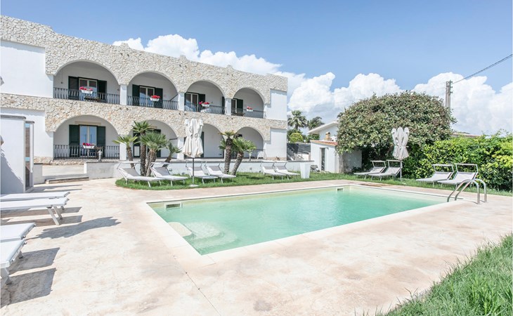 8 bedroom gorgeous home in Cava D'Aliga 1