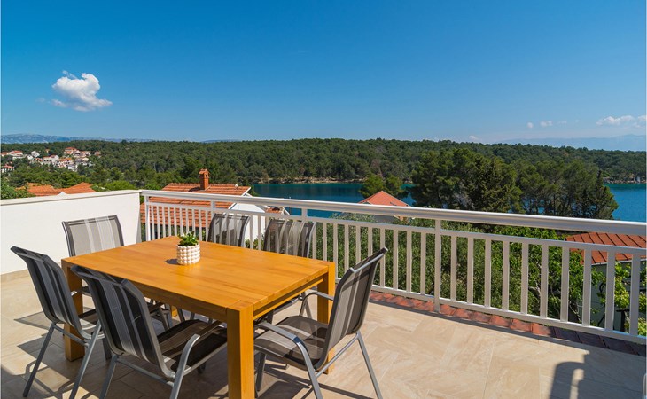 Gorgeous apartment in Vrboska 1