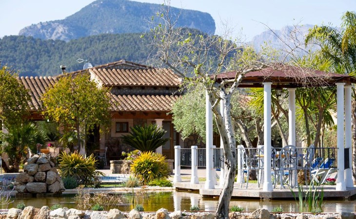 Finca mit Tennisplatz und Schwimmbad 1