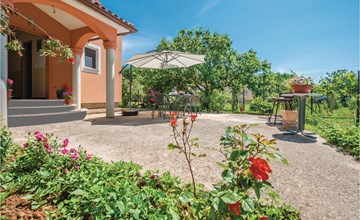 Lovely home in Pula with kitchen 3