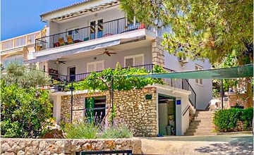 Pet friendly apartment in Rogoznica 2