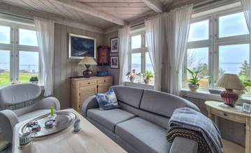 Awesome home in Bekkjarvik 3