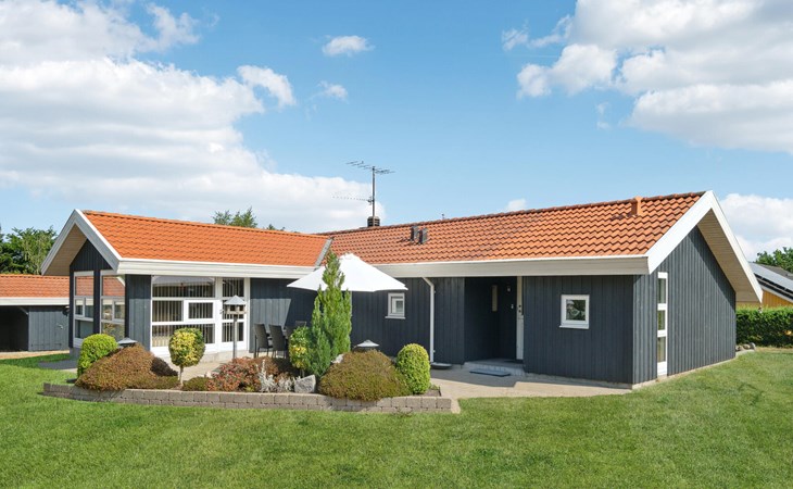 Lovely home in Glesborg with kitchen 1