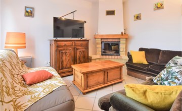 Beautiful home in Créances with WiFi 3