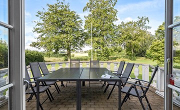 5 bedroom nice home in Nyborg 2