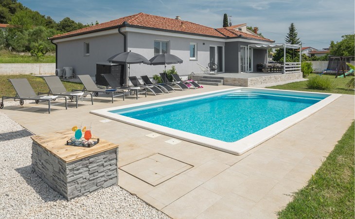 3 bedroom gorgeous home in Pula 1