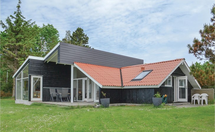 Stunning home in Knebel 1