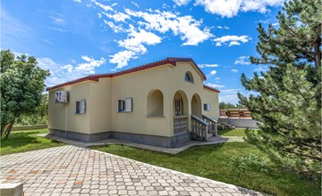 Beautiful home in Smrika with WiFi 2