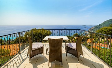 Beautiful home in Eze 2