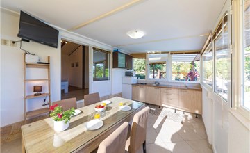 Lovely home in Kastel Kambelovac 2