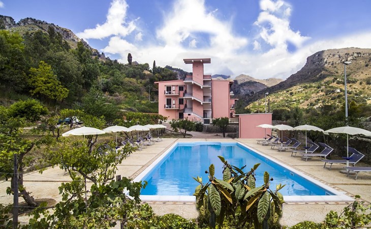 in Letojanni mit Terrasse 1