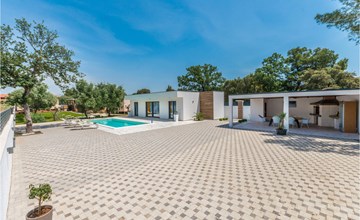 Beautiful home in Biograd with WiFi 3