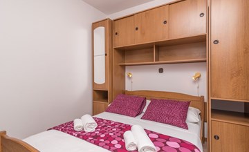 Voll ausgestattete Wohnung mit einem Schlafzimmer und Garten 2