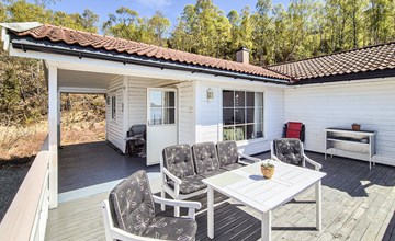 Beautiful home in Hebnes with WiFi 2