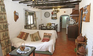 Lovely home in Sileras-Almedinilla 2