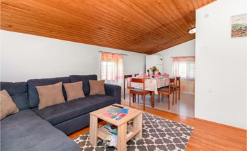 Cozy apartment in Novi Vinodolski 3